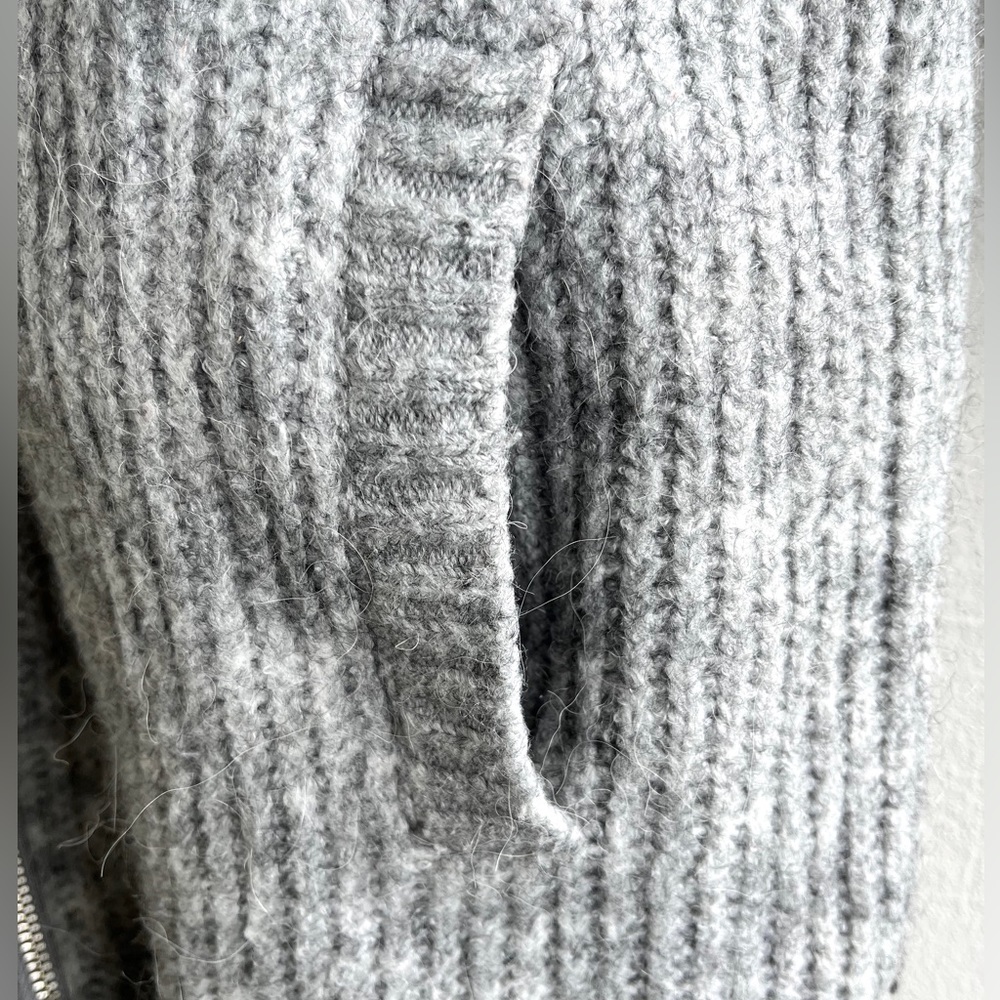 H&M | Ribbed Knit Zip Sweater - Picture 8 of 16